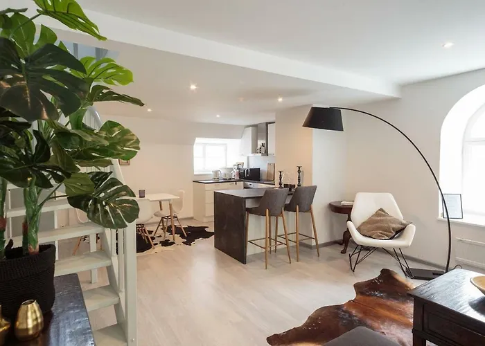 Luxury Penthouse With Terrace & Sauna In Old Town Lägenhet